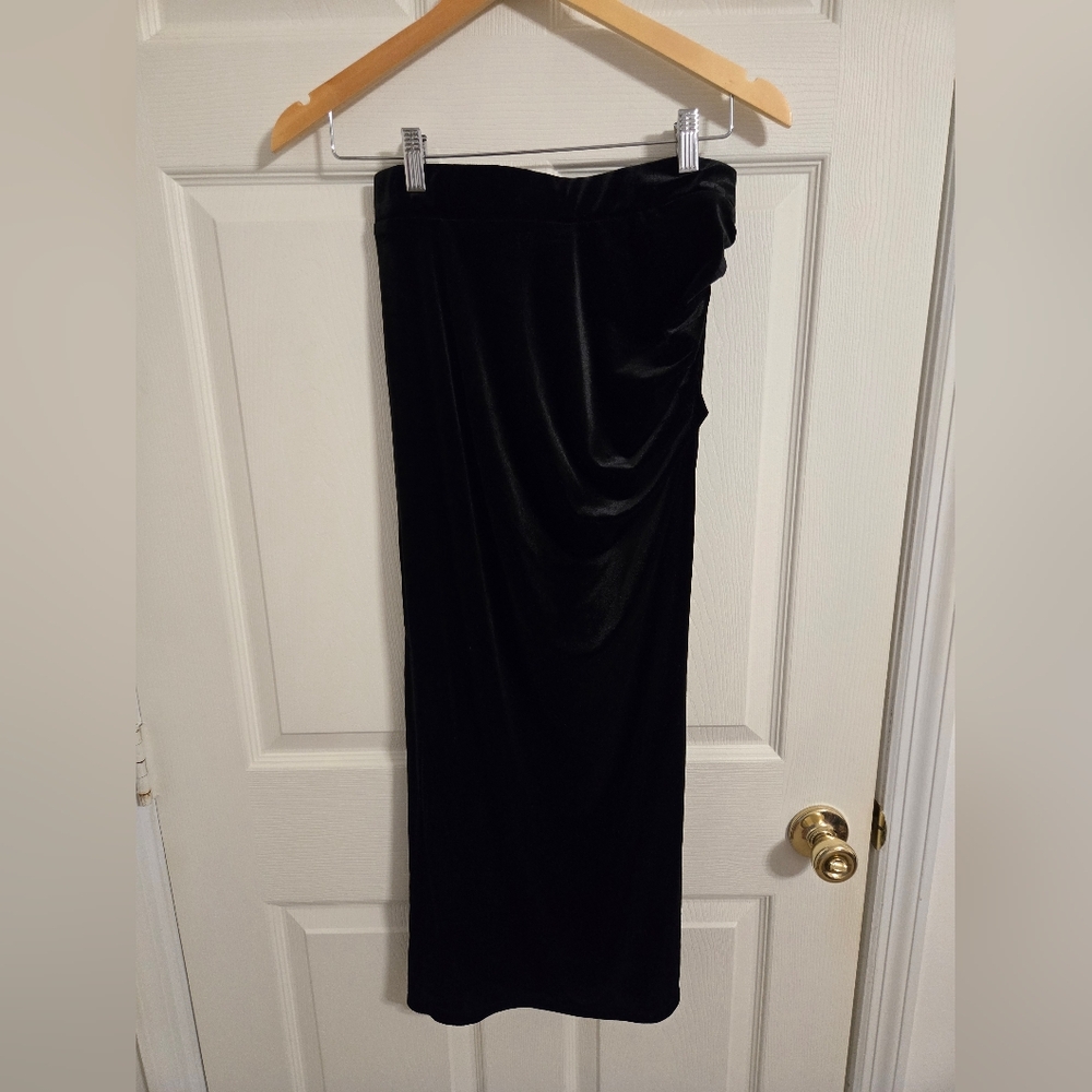 Vince Camuto Black velvet Long Skirt gathered On The Side Size Small